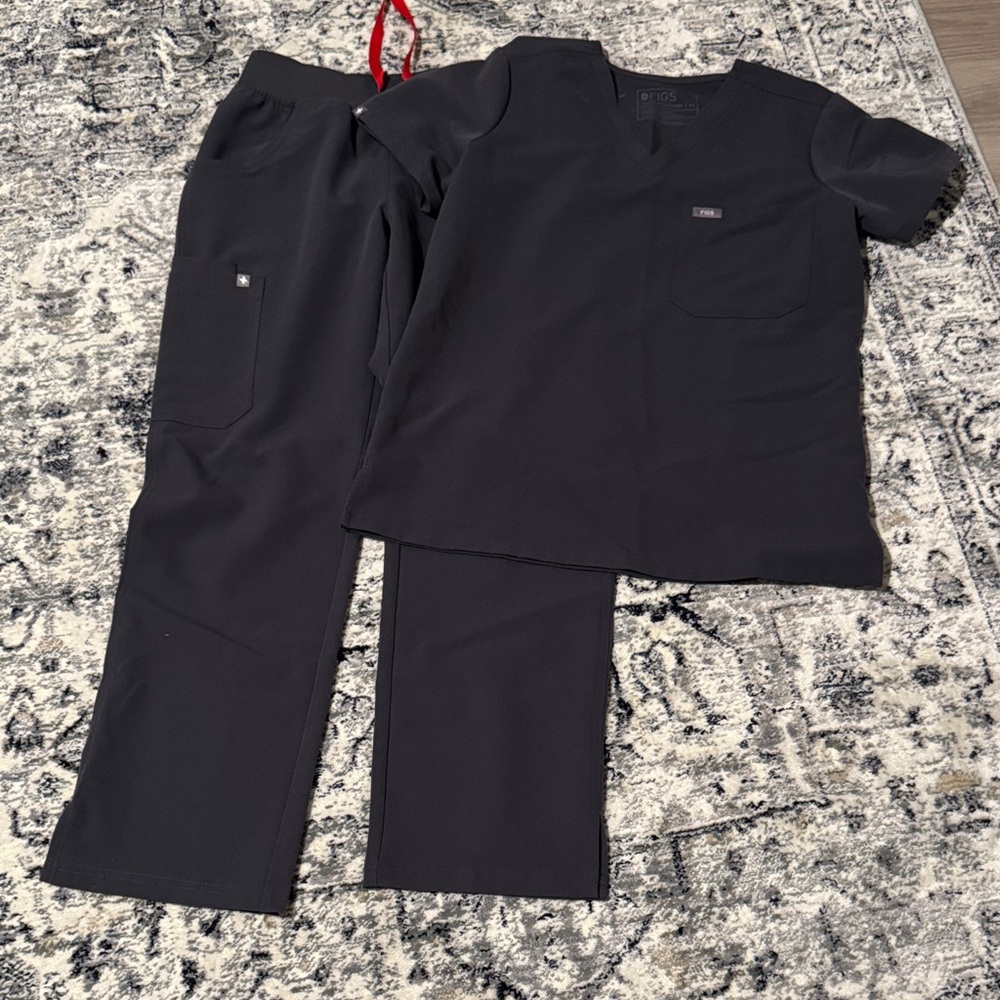 Figs Charcoal Scrub Set xs petite Cade cargo and top set